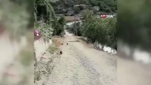 Samsunlu şehidin evi Türk bayrakları ile donatıldı