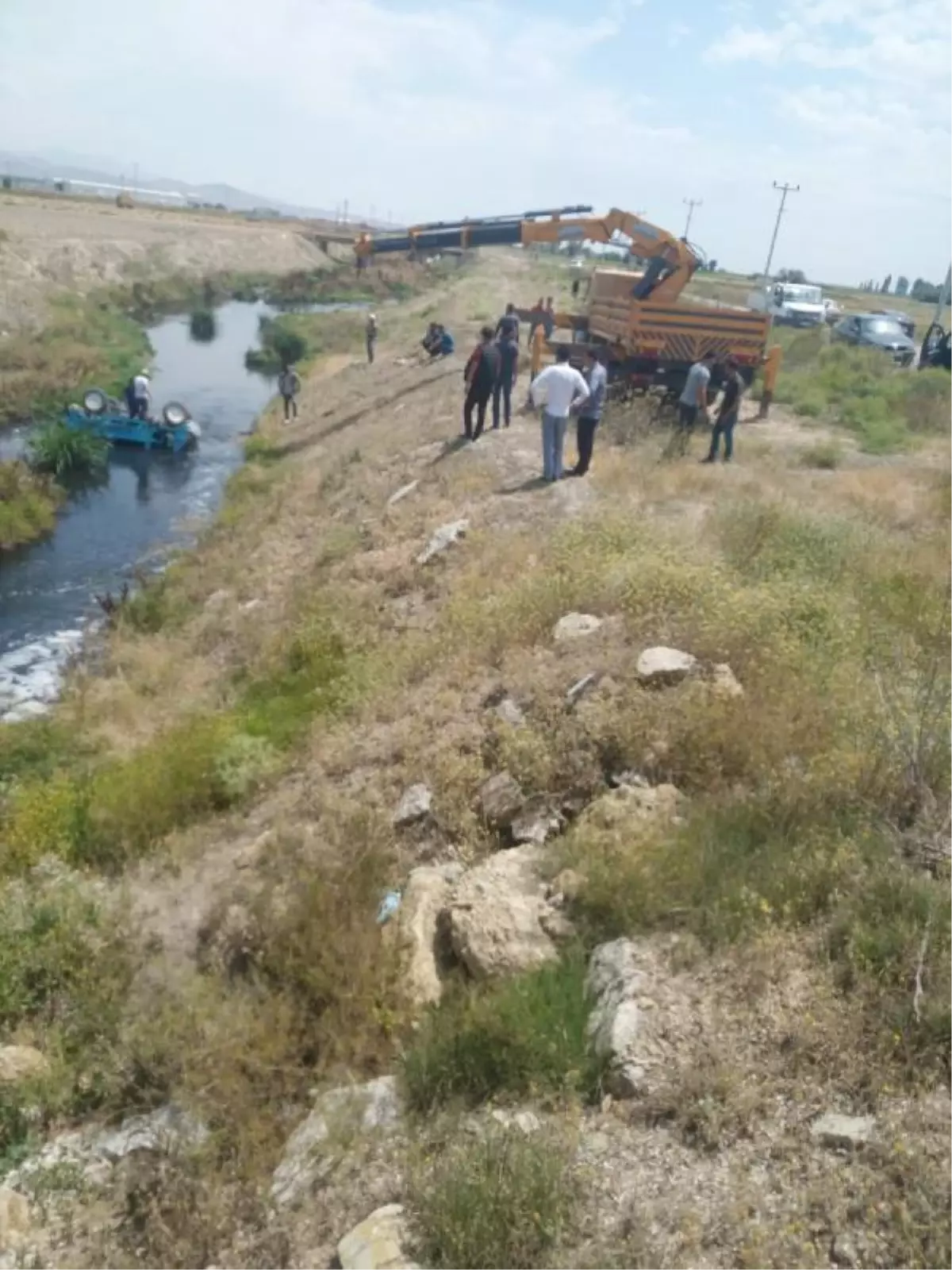 Son dakika: Tarım aracı 'patpat' sulama kanalına devrildi: 1 ölü, 1 yaralı