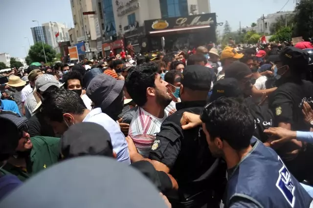 Son dakika haber: Tunus'ta hükümet karşıtı protesto