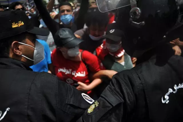 Son dakika haber: Tunus'ta hükümet karşıtı protesto