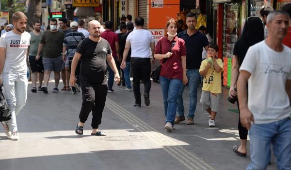 Türkiye'de en az aşının uygulandığı Diyarbakır'da aşı seferberliği başlatıldı