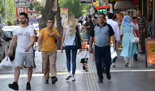 TÜRKİYE'DE EN AZ AŞININ UYGULANDIĞI DİYARBAKIR'DA AŞI SEFERBERLİĞİ BAŞLATILDI
