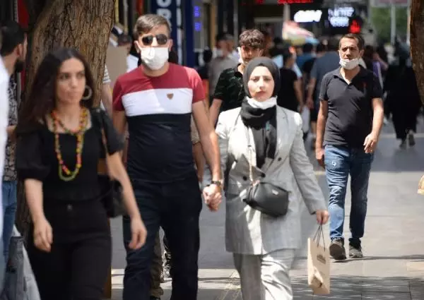 TÜRKİYE'DE EN AZ AŞININ UYGULANDIĞI DİYARBAKIR'DA AŞI SEFERBERLİĞİ BAŞLATILDI