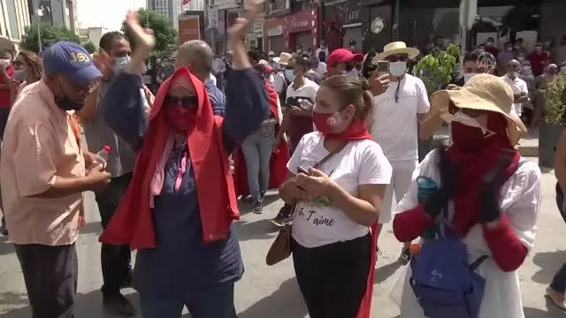 Son dakika haber: Yüzlerce kişi hükümetin istifasını ve meclisin feshedilmesini istedi