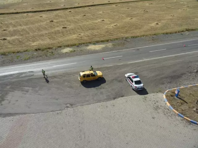 Ağrı-İran kara yolundaki trafik, helikopterle denetlendi