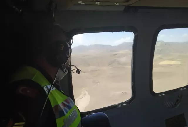 Ağrı-İran kara yolundaki trafik, helikopterle denetlendi