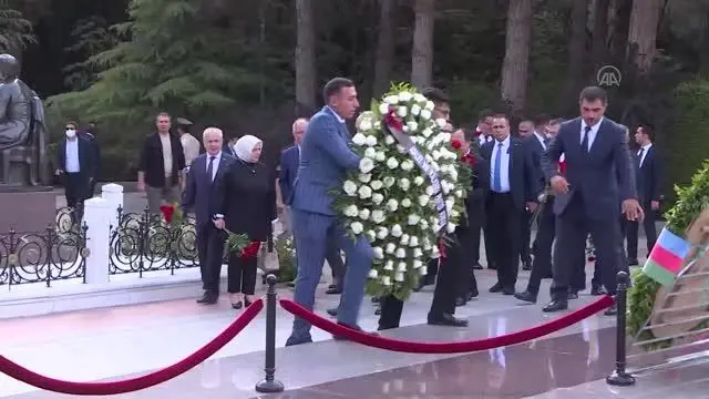 Son dakika! AK Parti heyeti Azerbaycan'da şehitlikleri ziyaret etti