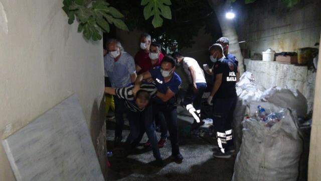 Annesini, eşini ve 5 çocuğunu rehin aldı Annesini, eşini ve 5 çocuğunu rehin aldı