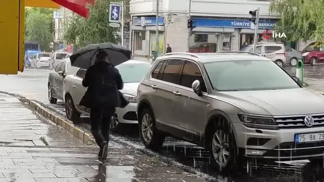 Ardahan'da kısa süreli dolu yağışı etkili oldu