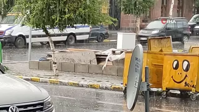 Ardahan'da kısa süreli dolu yağışı etkili oldu