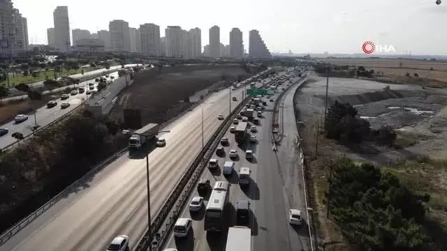 Bayram tatili sonrası ilk mesai gününde TEM'de trafik yoğunluğu