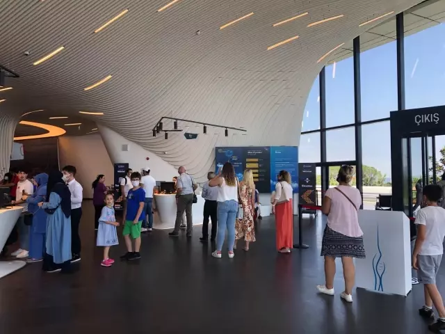 Çamlıca Kulesi, Kurban Bayramı'nda ziyaretçilerin ilgi odağı oldu