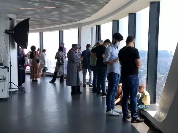 Çamlıca Kulesi, Kurban Bayramı'nda ziyaretçilerin ilgi odağı oldu