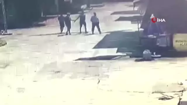 Son Dakika | Dedektif gibi takibe aldığı hırsızı yakalayıp polise teslim ettiği anlar kamerada
