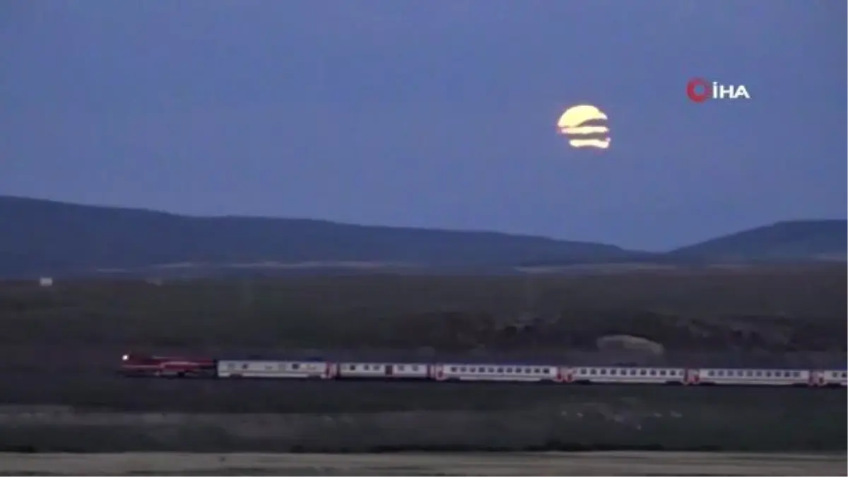 Doğu Ekspresi dolu dolu Kars'a geliyor