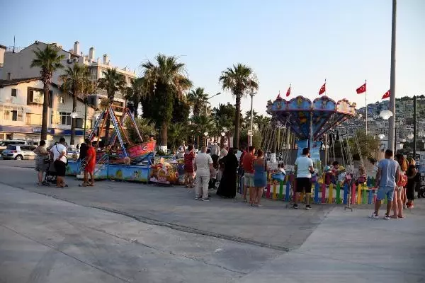 EGE SAHİLLERİNDE ESNAF BAYRAM YOĞUNLUĞUNDAN MEMNUN KALDI