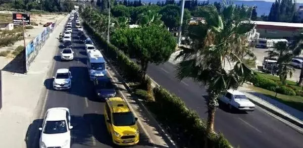 EGE SAHİLLERİNDE ESNAF BAYRAM YOĞUNLUĞUNDAN MEMNUN KALDI