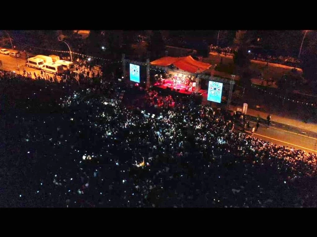 Elbistan Festivali'nde Cem Adrian coşkusu! On binlerce kişi konsere akın etti