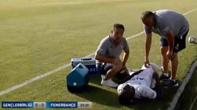 Fenerbahçe'nin Gençlerbirliği'yle oynadığı hazırlık maçında Mbwana Samatta sakatlandı