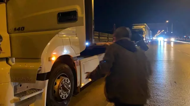 Gaz pedalı takılı kalan TIR dehşet saçtı; 1 ölü