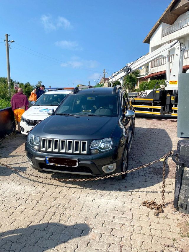 hatali park edilen araclar cekiliyor 3 14289124 o