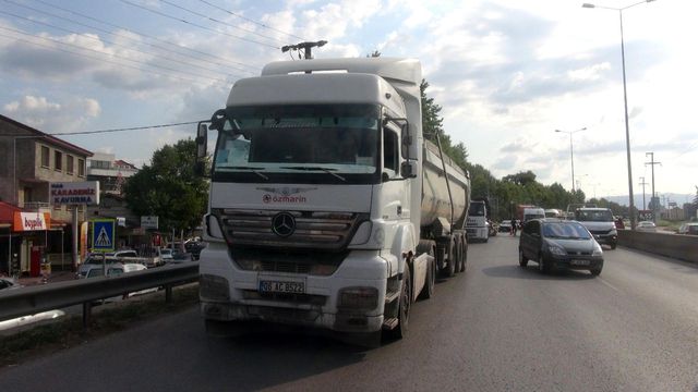 kocaeli de tir ile otomobil carpisti 2 yarali 4 14289462 o