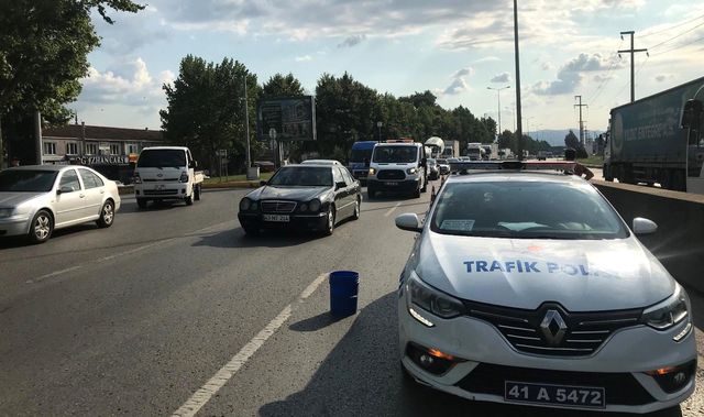 kocaeli de tir ile otomobil carpisti 2 yarali 6 14289462 o