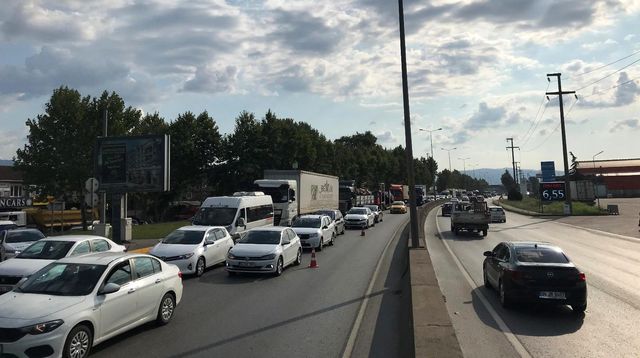 kocaeli de tir ile otomobil carpisti 2 yarali 7 14289462 o