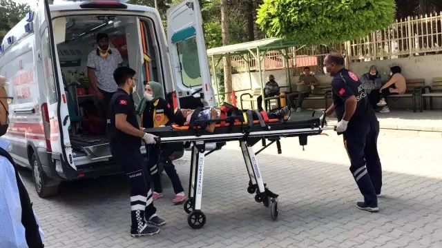 Konya'da hafif ticari araç takla attı: 4 yaralı