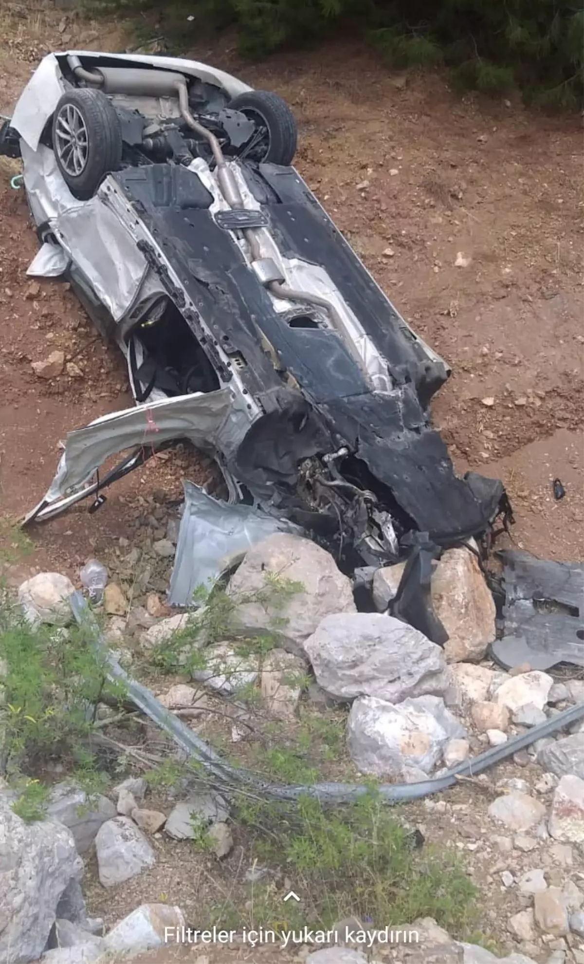 Korkuteli'de uçuruma yuvarlanan araçtaki 2 kişi yaralandı