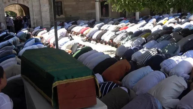 Lüleburgaz'da binler Ahmet Efendiyi son yolculuğuna uğurladı