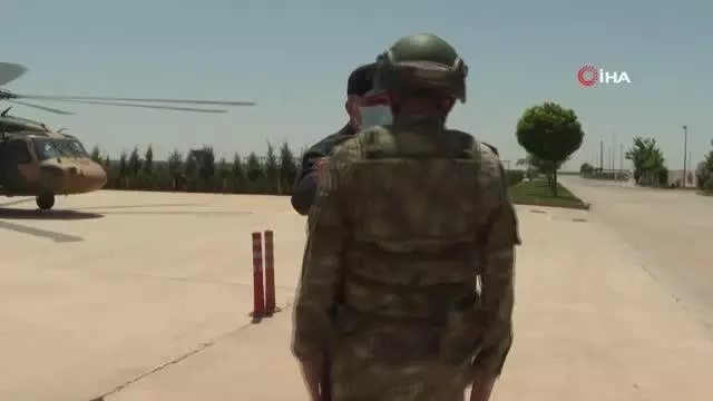Milli Savunma Bakanı Akar ve Komutanlar sınır hattında