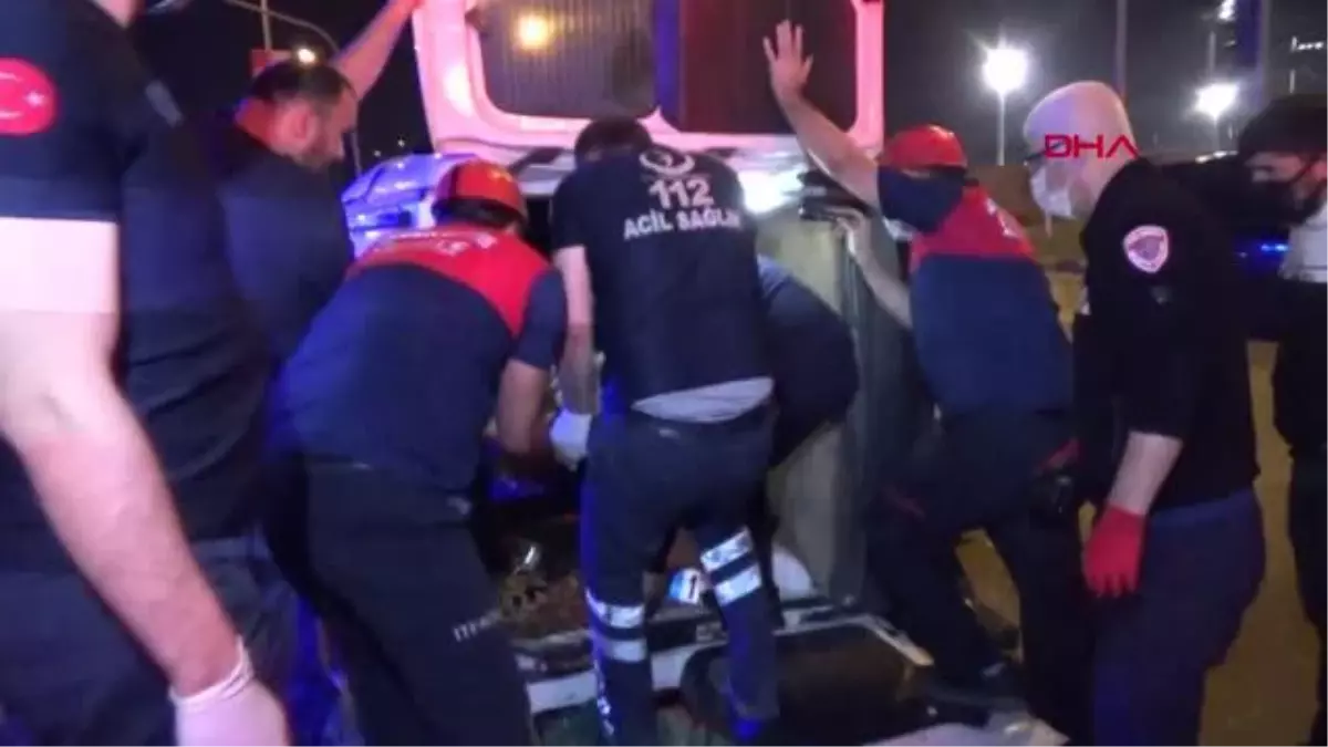 Otomobille ve hafif ticari araç çarpıştı, 2 yaralı