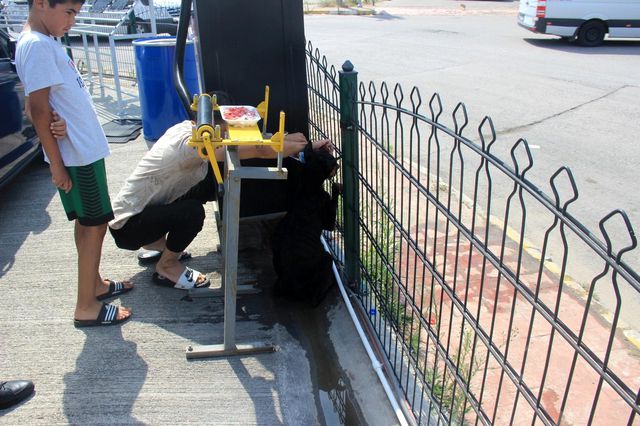 petrol istasyonunun cevre tellerine sikisan 2 14288279 o