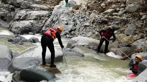 Son dakika haber... Rize ve Artvin'de selin izleri siliniyor, kayıp 3 kişi aranıyor
