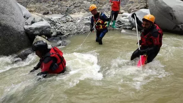 Son dakika haber... Rize ve Artvin'de selin izleri siliniyor, kayıp 3 kişi aranıyor