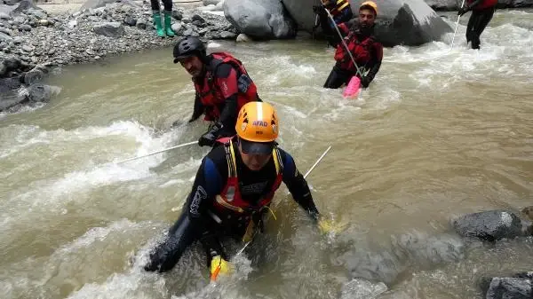 Son dakika haber... Rize ve Artvin'de selin izleri siliniyor, kayıp 3 kişi aranıyor