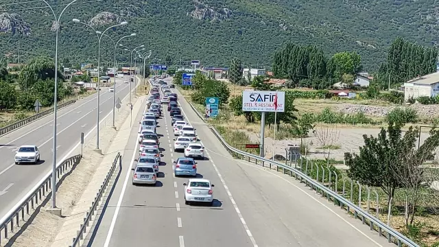 Seydişehir Antalya kara yolunda bayram tatilinden dönüş yoğunluğu