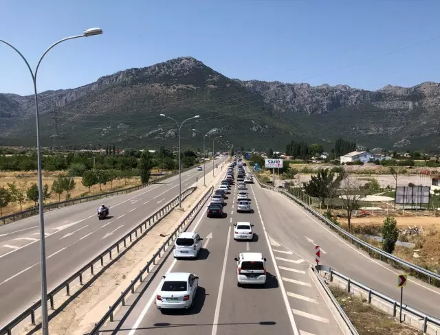 Seydişehir Antalya kara yolunda bayram tatilinden dönüş yoğunluğu