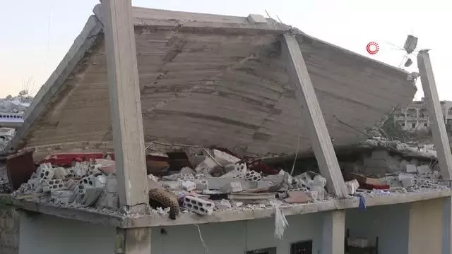 Son dakika haberleri: Suriyeli Meryem, düğününden 6 gün sonra rejim saldırılarında hayatını kaybettiEnkaz altından çıkarılan Meryem'in evlilik yüzüğü fotoğrafı yürekleri...
