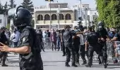 Tunus'ta sokaklar yangın yeri! Polis, darbe karşıtlarına müdahalede bulundu Tunus'ta sokaklar yangın yeri! Polis, darbe karşıtlarına müdahalede bulundu