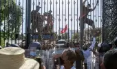 Tunus'ta darbe karşıtları ile destekçileri birbirine girdi! Yaralılar var Tunus'ta darbe karşıtları ile destekçileri birbirine girdi! Yaralılar var