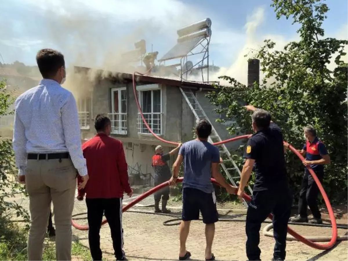 Yeni yaptırdıkları ev yandı, gözyaşlarına boğuldu