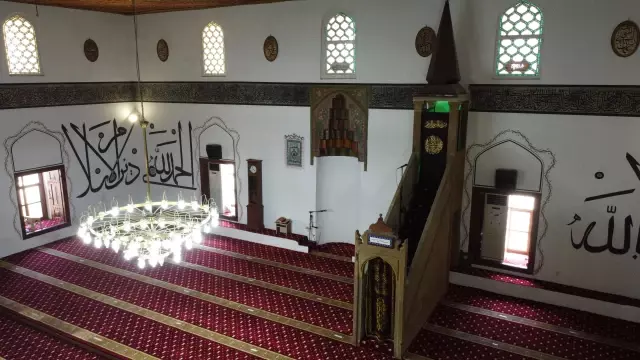 Mimar Sinan'ın kalfasının inşa ettiği Rüstem Paşa Camii ihtişamıyla ziyaretçilerini bekliyor