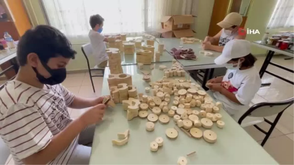Son dakika haberi | BİLSEM öğrencileri yaptıkları ahşap oyuncakları köy çocuklarına hediye etti