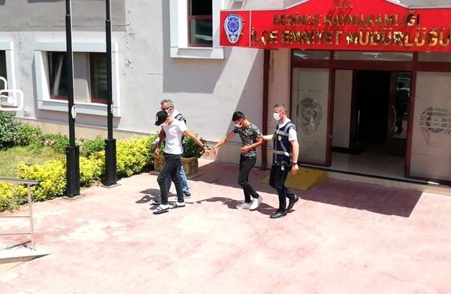 caminin sadaka kutusundaki paralari calan sah 5 14291719 o