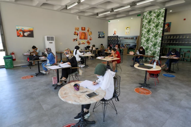 Diyarbakır'daki kitap kahveler öğrenci ve okuyuculara ev sahipliği yapıyor