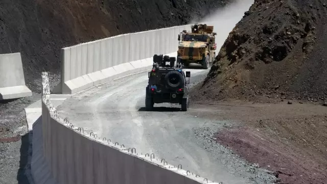 Düzensiz göçmen geçişleri sınır duvarlarıyla engellenecek