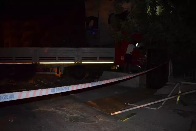Freni boşalan tır ortalığı savaş alanına çevirdi