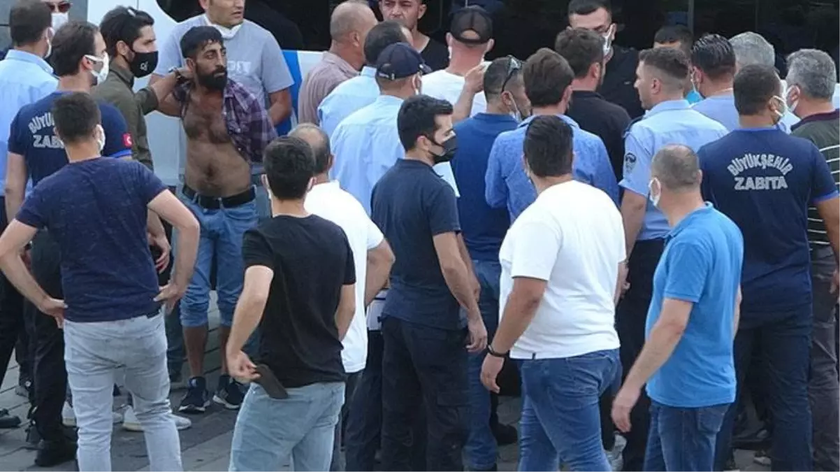 Gezi Parkı'nda kavga! Zabıta ile seyyar satıcılar birbirine girdi, olay anı kamerada